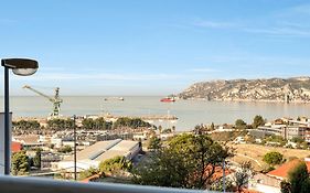 Room In Appartment With Seaview